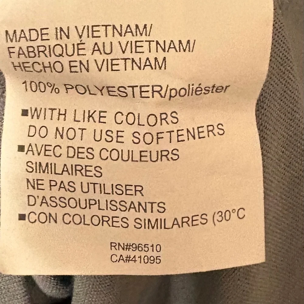 Under Armour Men’s Gray Quarter-Zip Performance tech top - Picture 5 of 5